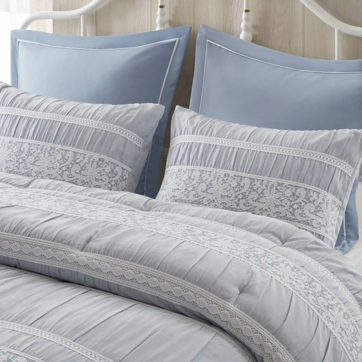 Perryn 7-Piece Jacquard Comforter Set with Decorative Pillow