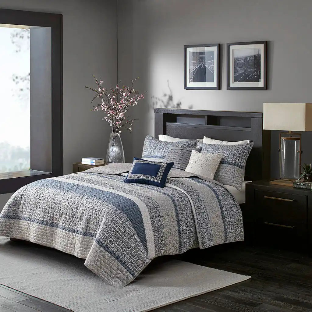 Rhapsody 6-Piece Reversible Jacquard Quilt Set with Throw Pillows