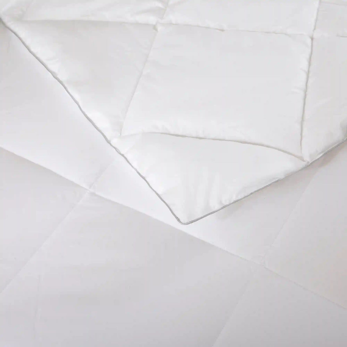1000 Thread Count Cotton Blend Diamond Quilting Down Alternative Comforter